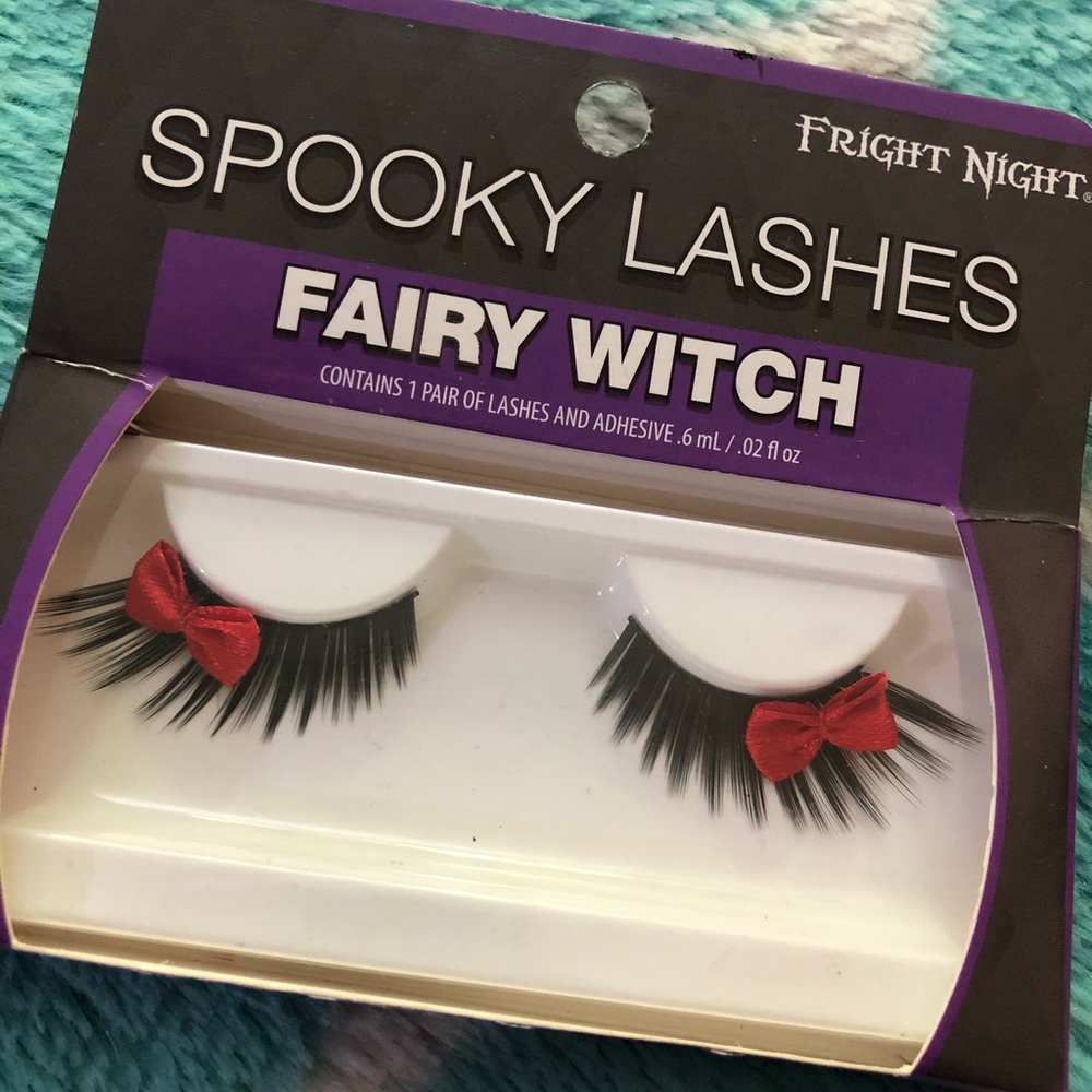 Eye lashes with cute red bow